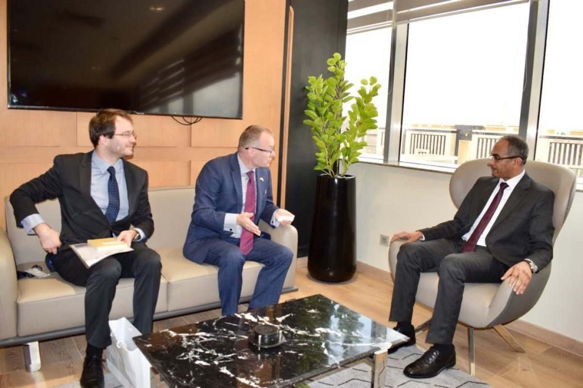 نائب وزير الإسكان يبحث مع سفير التشيك بالقاهرة أوجه التعاون المشترك قي قطاع مياه الشرب والصرف الصحى