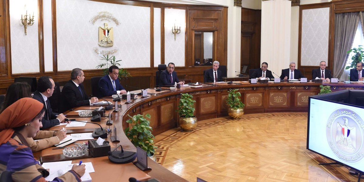رئيس الوزراء يتابع موقف توافر الأدوية والمستلزمات الطبية المختلفة