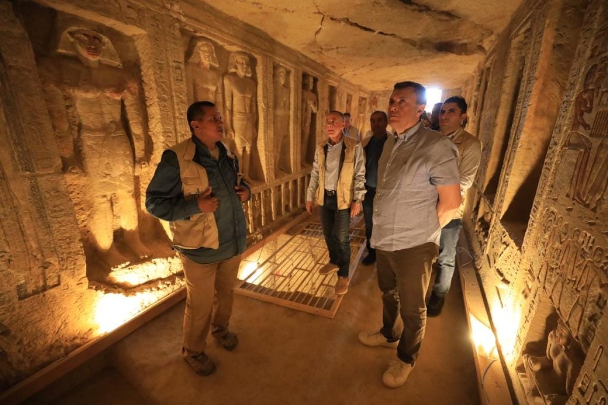 وزير السياحة يتفقد موقع حفائر البعثة الأثرية المصرية بسقارة