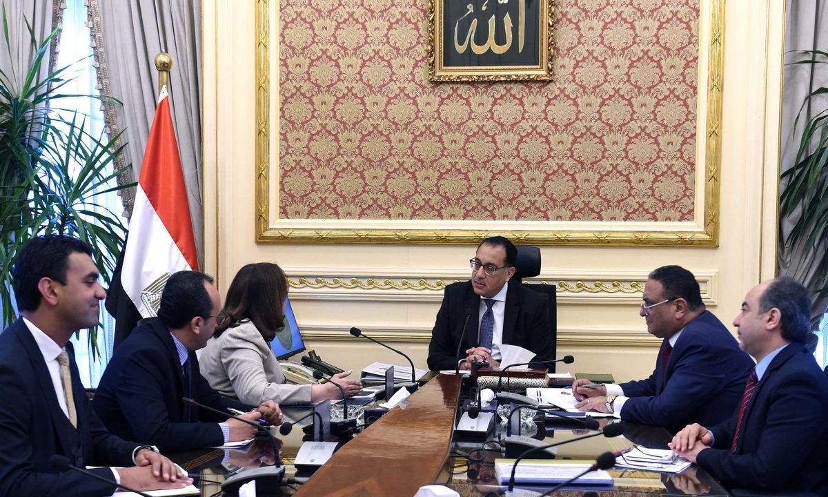 رئيس الوزراء يلتقي وزيرة الهجرة لاستعراض عدد من ملفات العمل