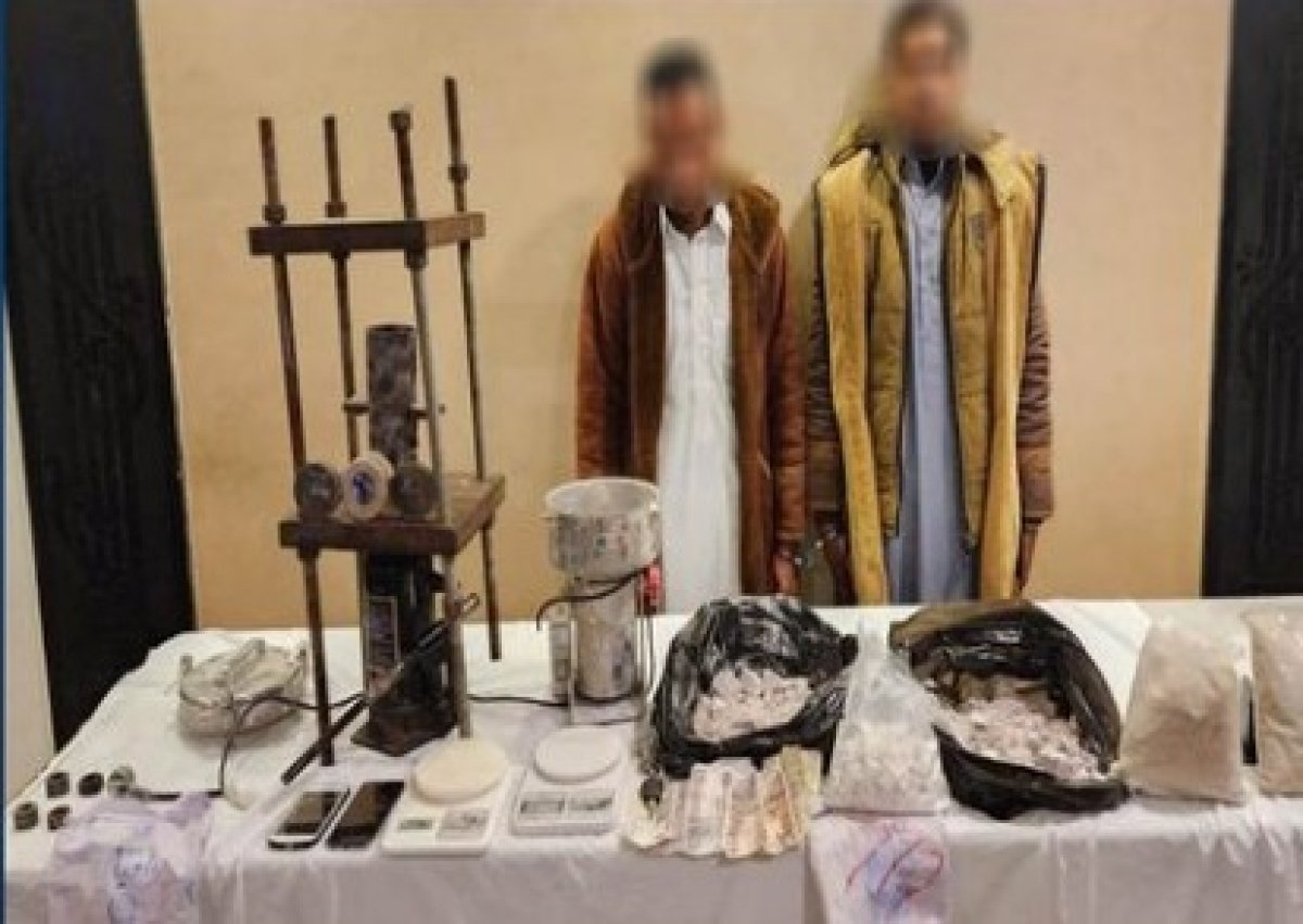 بيصنعوا الهيروين.. ضبط تاجري مخدرات بحوزتهم كميات ضخمة بقيمة 2.5 مليون جنيه 