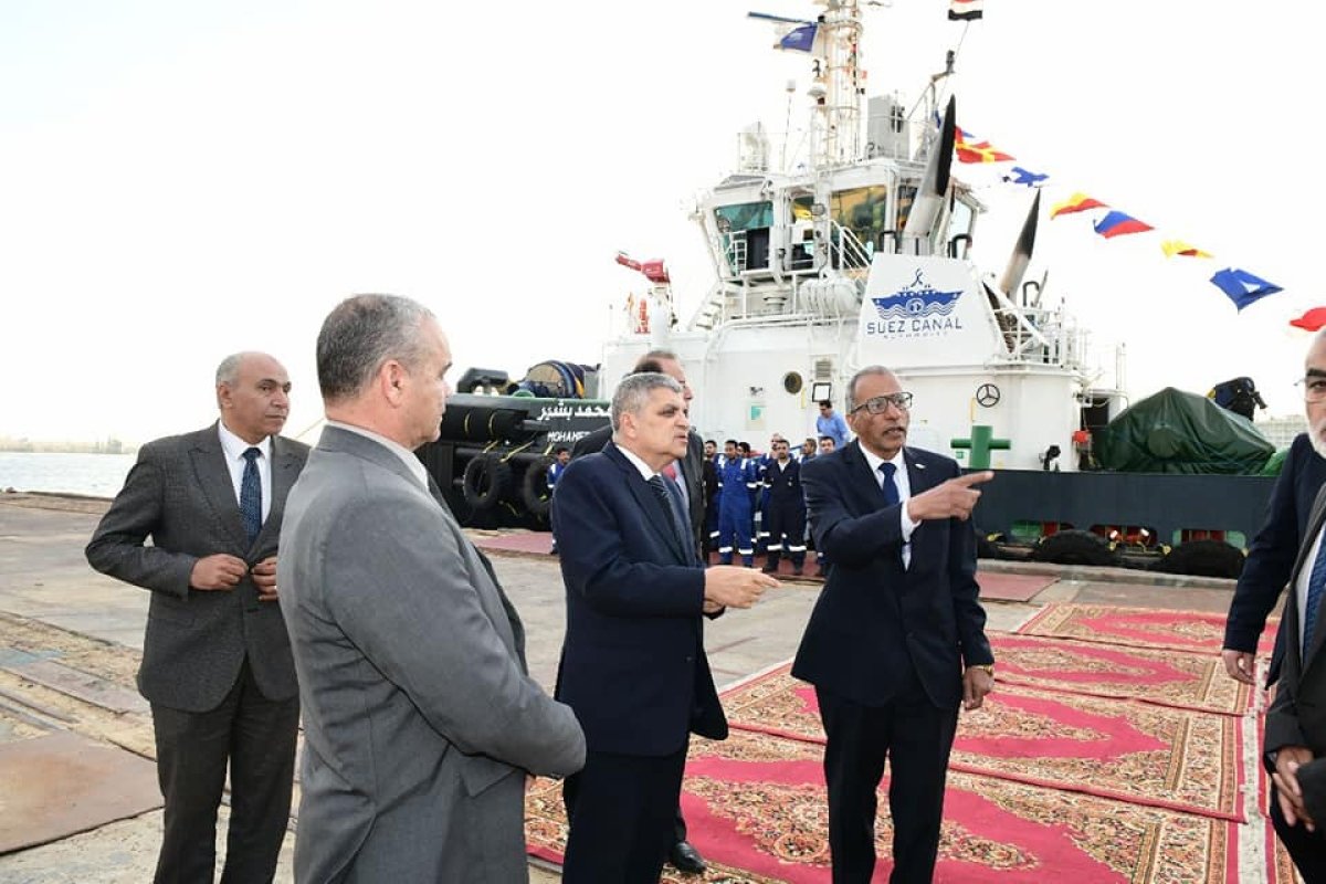    ‏الفريق أسامة ربيع يتابع أعمال بناء القاطرات الجديدة بالترسانة 