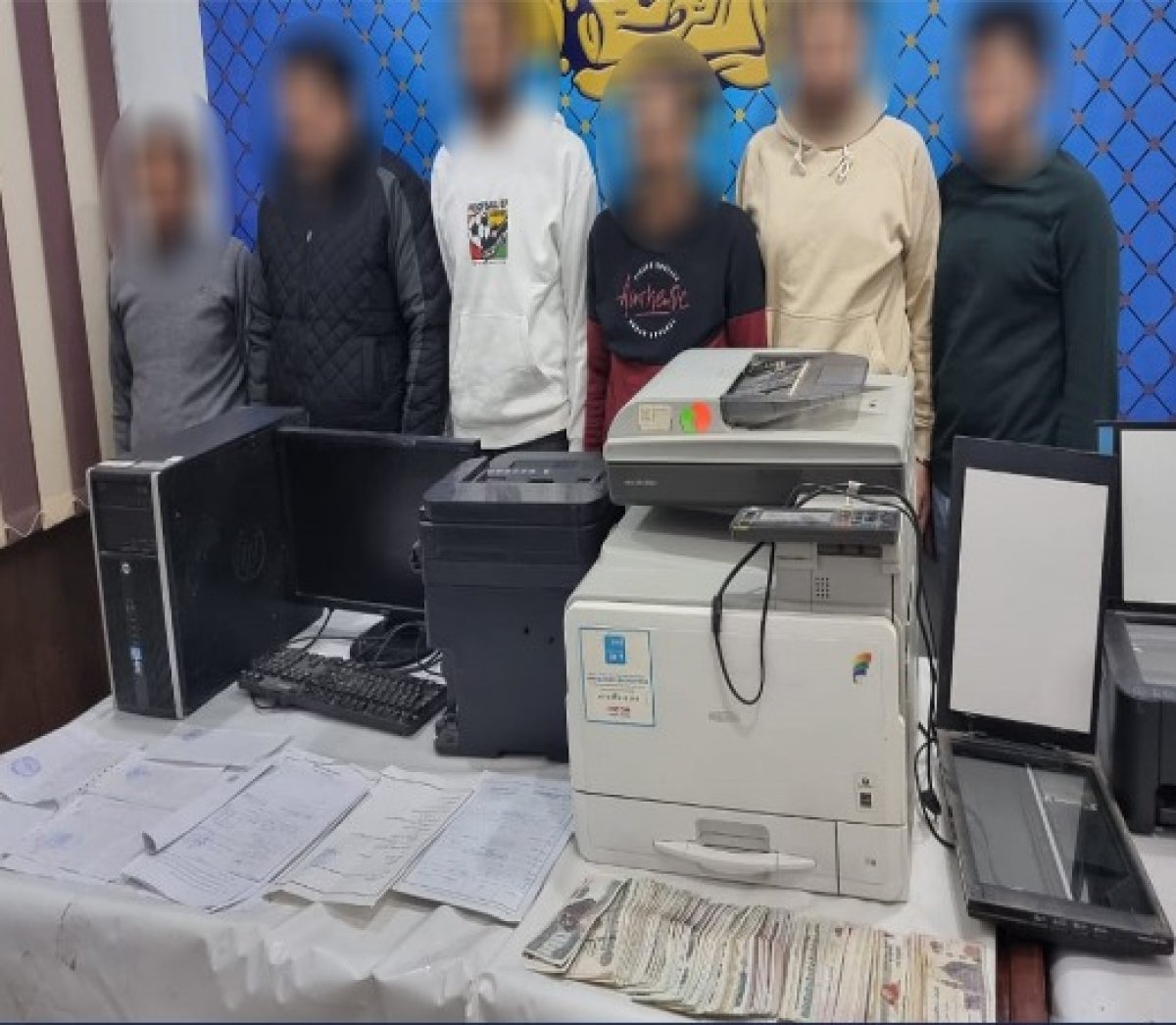 قروض بنكيه ومعاش مدى الحياة.. سقوط عصابة تزوير المستندات الرسمية بالقاهرة 