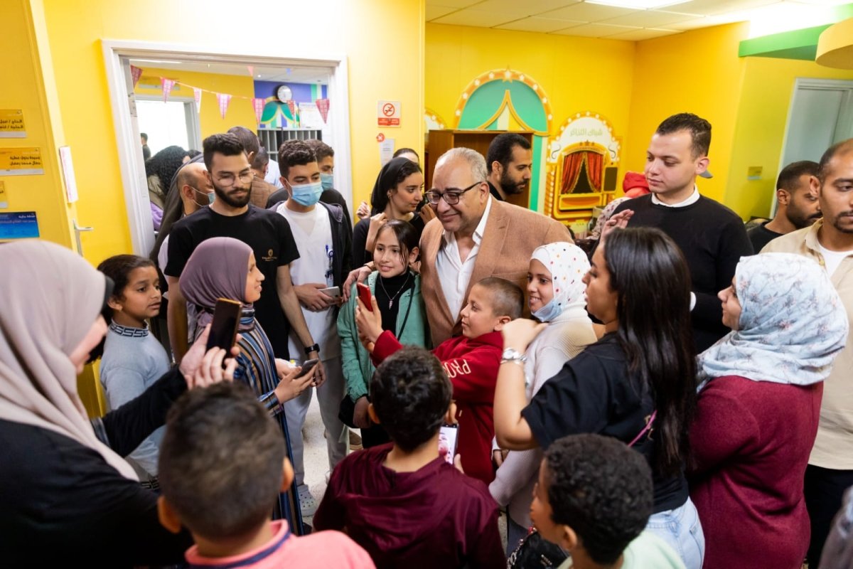 بمشاركة بيومى فؤاد.. رويال  للتطوير تطلق مبادرة " العيد يجمعنا  " وتحتفل مع أطفال مستشفى " 57357 " بعيد الفطر المبارك 