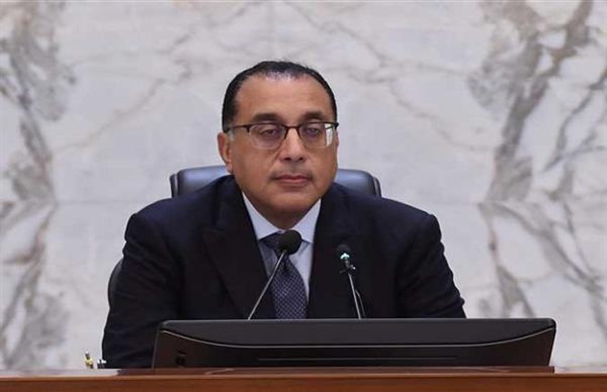 رئيس الوزراء يبدأ جولة فى عدد من المصانع بمدينة العاشر من رمضان