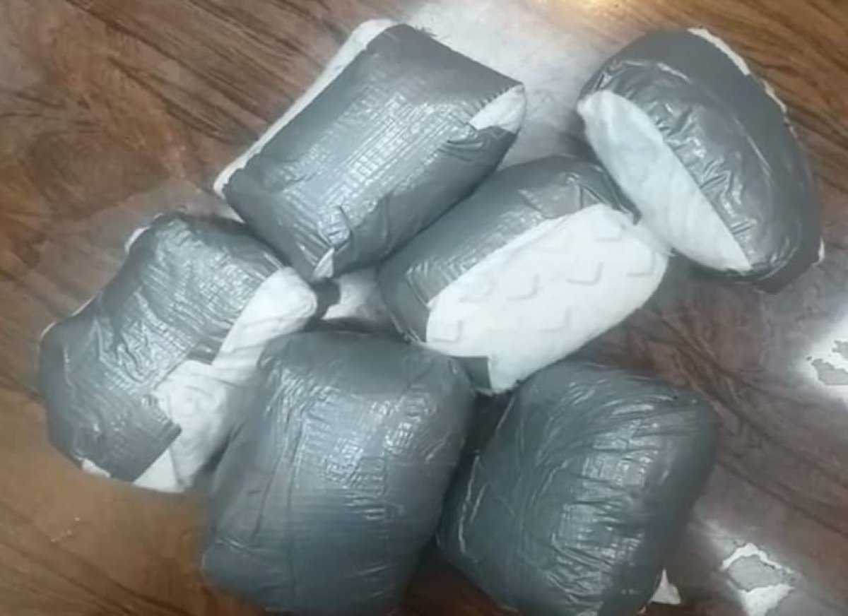 مخدرات وسط الملابس.. ضبط سيدتين حاولا تهريب 1.6 كيلو أفيون بمطار القاهرة  