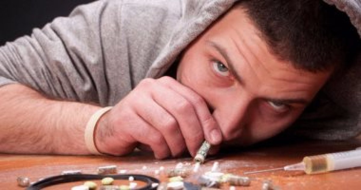 الداخلية تكشف ملابسات فيديو تعاطي المخدرات على "إنستجرام" وتضبط المتهمين 