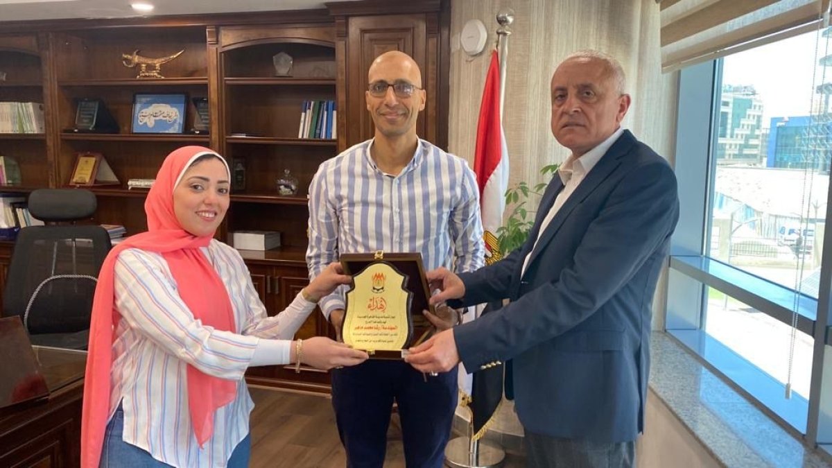 جهاز مدينة القاهرة الجديدة يُكرم الموظف المثالي عن شهر أبريل 2023 تقديراً للجُهد والعطاء