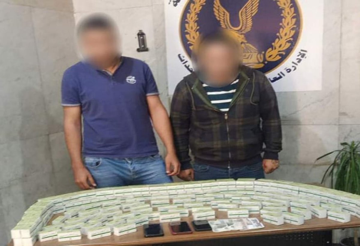 مخدرات أون لاين.. ضبط شخصين يروجان لعقاقير محظورة على فيس بوك 