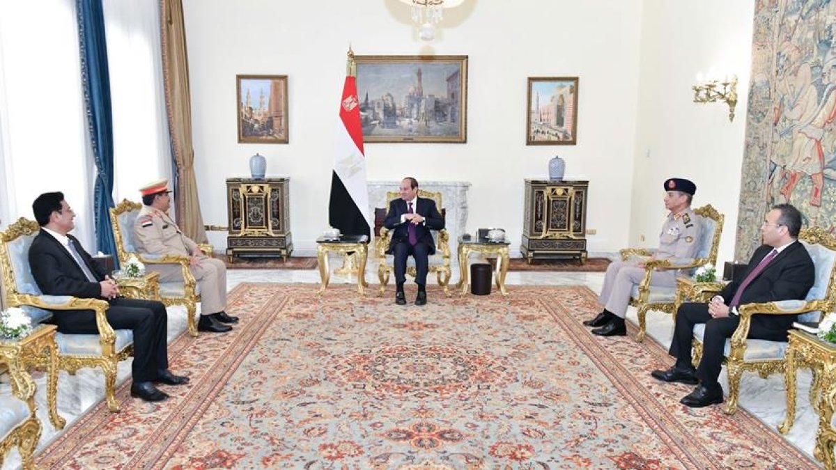 الرئيس عبد الفتاح السيسي يستقبل وزير دفاع الجمهورية اليمنية