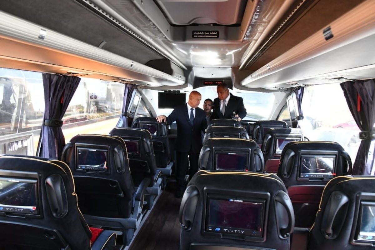 وزير النقل يتفقد اصطفافا لأتوبيسات نقل الركاب بالساحة الخارجية لوزارة النقل