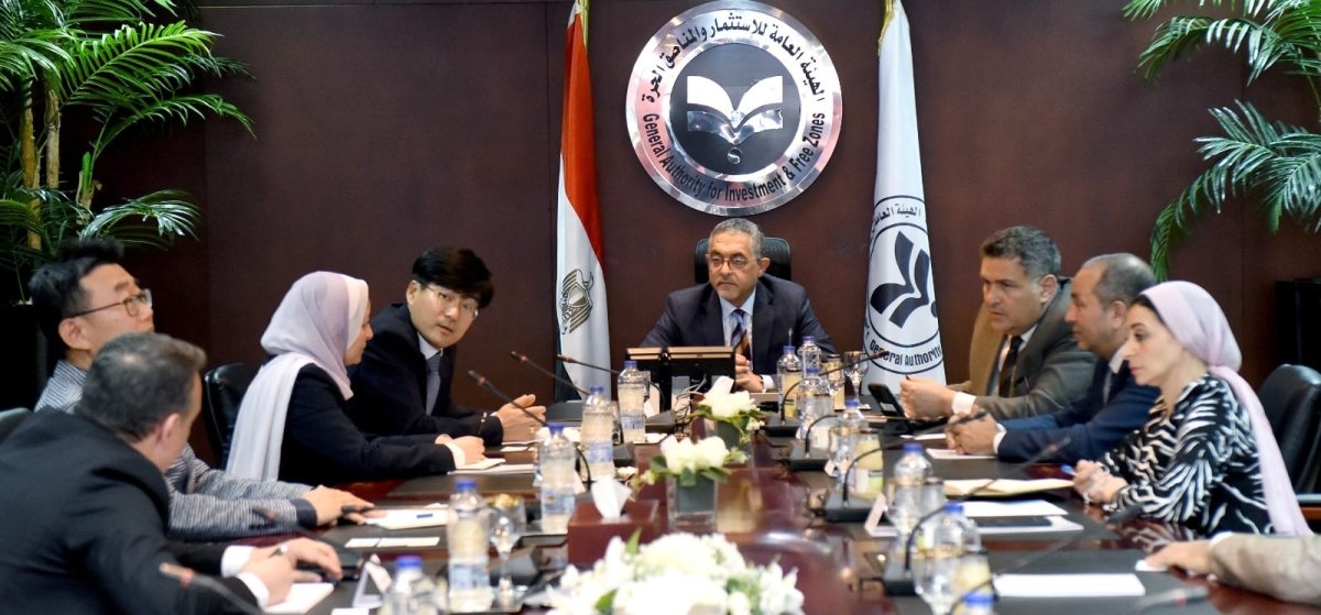 حسام هيبه ورئيس شركة سامسونج- مصر يبحثان خطط الشركة التوسعية بالسوق المصري