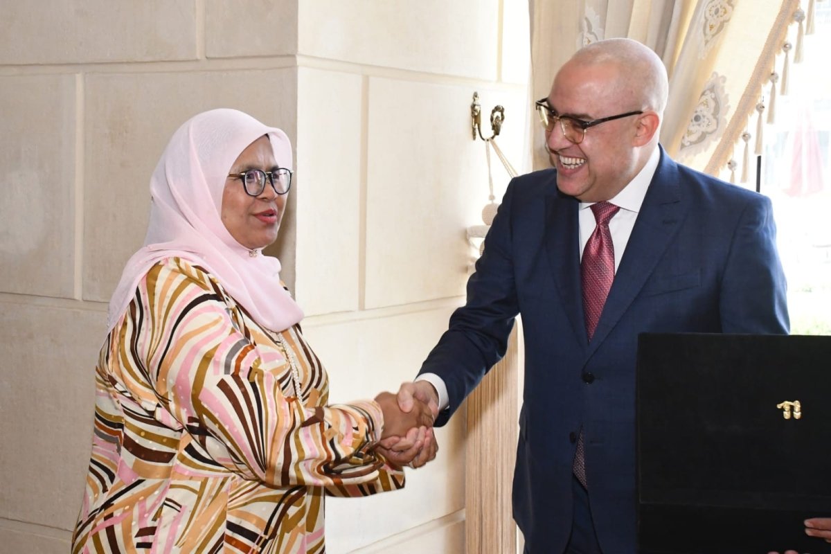 وزير الإسكان يلتقى مساعد الأمين العام للأمم المتحدة للإعداد لاستضافة مصر للمنتدى الحضرى العالمى