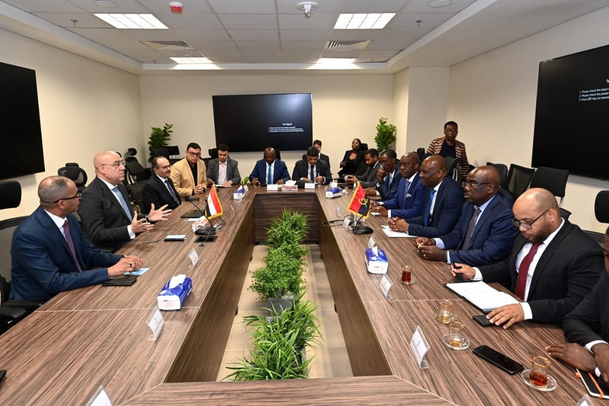 وزير الإسكان يعرض على نظيره الأنجولى التجربة العمرانية التى تشهدها الدولة المصرية فى عهد الرئيس السيسي