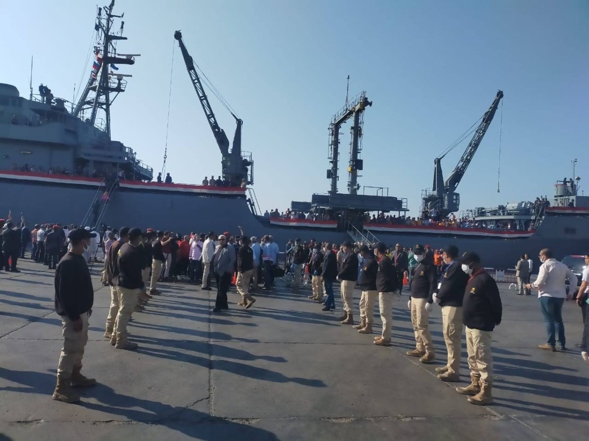وزارة  النقل تعلن استقبال ميناء سفاجا البحري 466 عائدا من المصريين ورعايا الدول الصديقة قادمين من السودان 