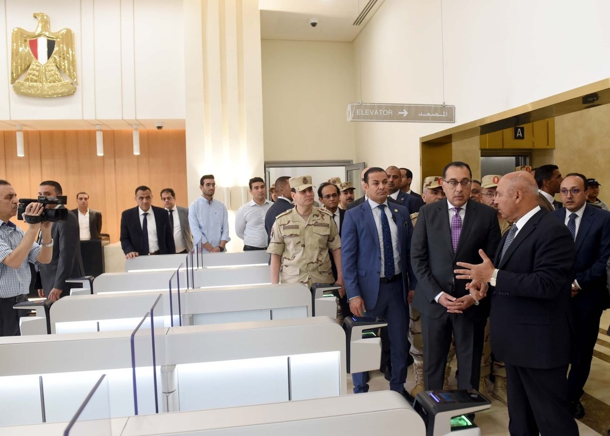 رئيس الوزراء يتفقد مقر وزارة النقل بالعاصمة الإدارية الجديدة