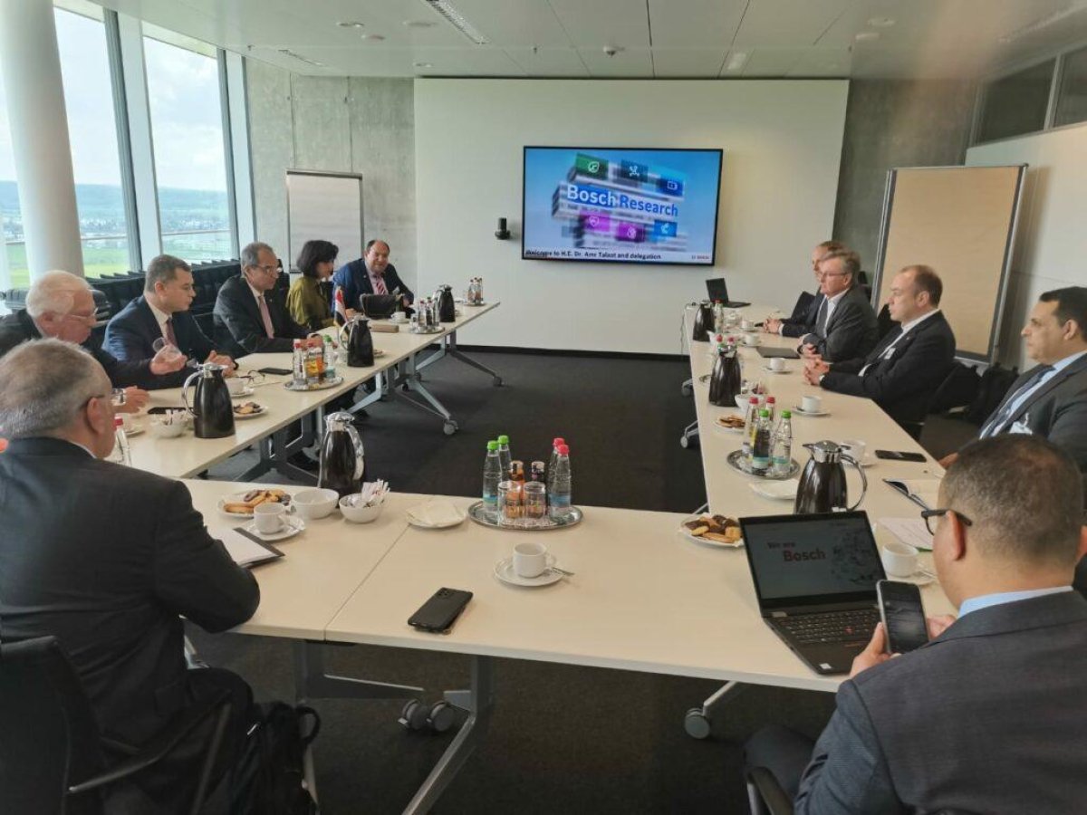 وزير الاتصالات يبحث مع مسئولي شركات صناعة برمجيات بألمانيا فرص الاستثمار في مصر