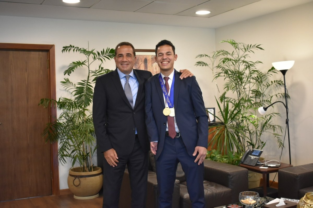 البنك الأهلي الكويتي - مصر يحتفل بفوز أحد موظفيه بالميدالية الذهبية في بطولة الجمهورية للباراتايكوندو