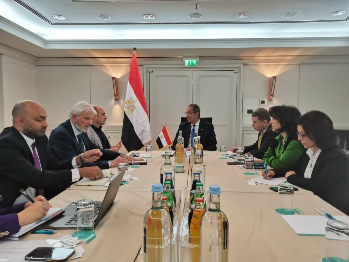 وزير الاتصالات يبحث مع مسئولى عدد من الشركات الألمانية  التعاون المشترك