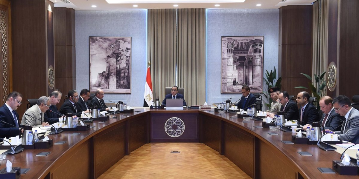 رئيس الوزراء يترأس اجتماع اللجنة الرئيسية لتقنين أوضاع الكنائس