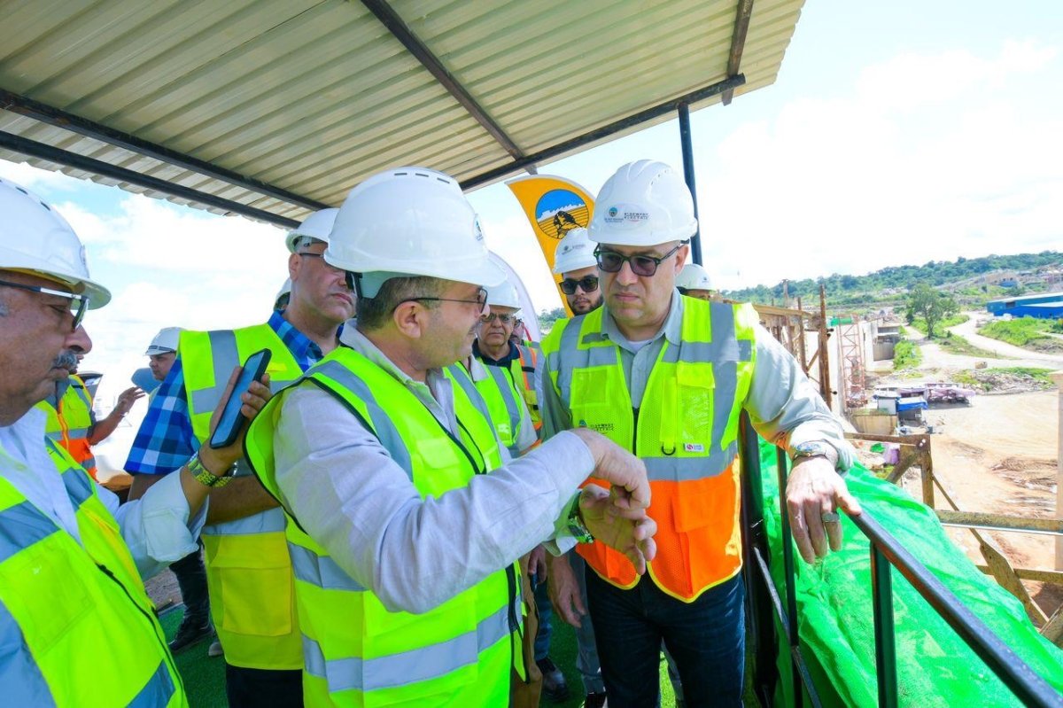وزير الإسكان يتفقد سير العمل بمشروع سد ومحطة "جوليوس نيريرى" الكهرومائية على نهر روفيجى بتنزانيا