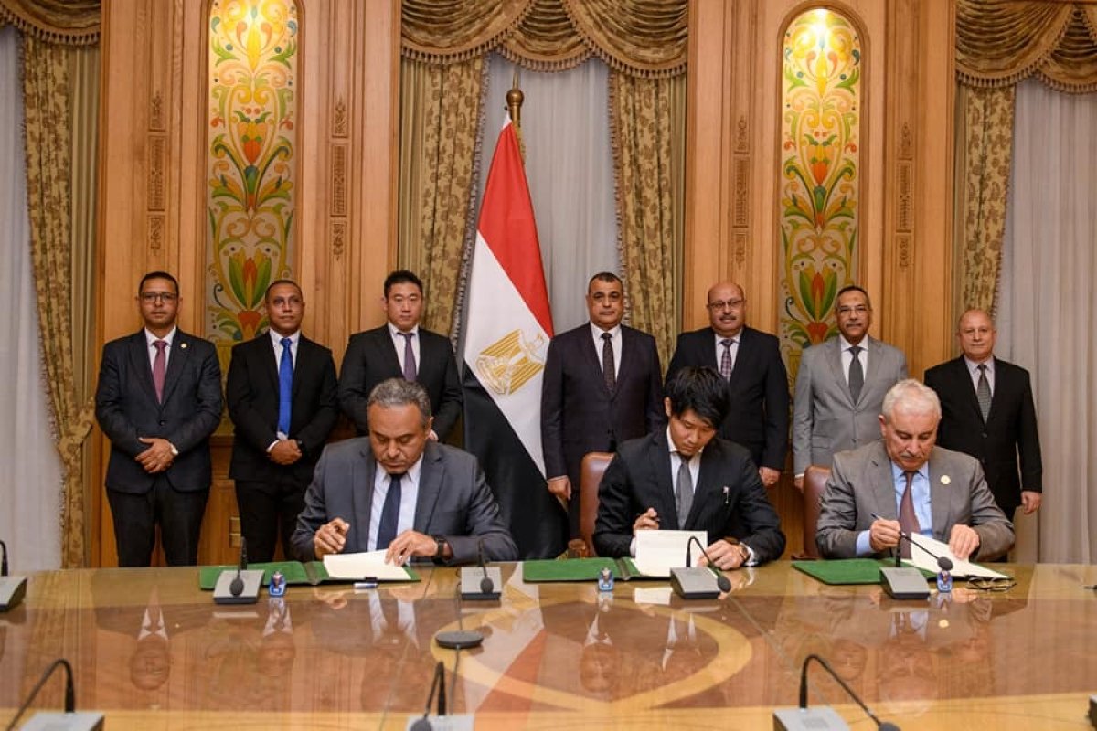 توقيع اتفاقية تصنيع مشترك بين "الإنتاج الحربي" و"ميزوها" اليابانية لجهاز إنتاج المياه من الهواء