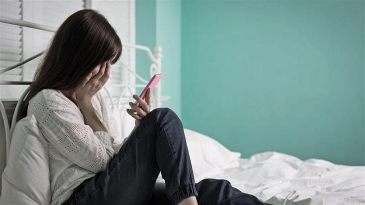 ضبط شاب متهم بالتشهير بخطيبته السابقة ونشر صورها الخاصة على فيس بوك