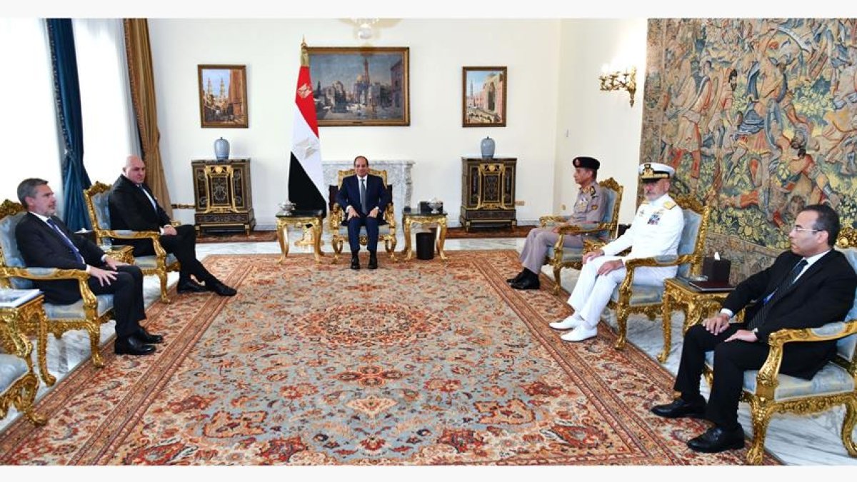 الرئيس السيسي يستقبل وزير الدفاع الإيطالي