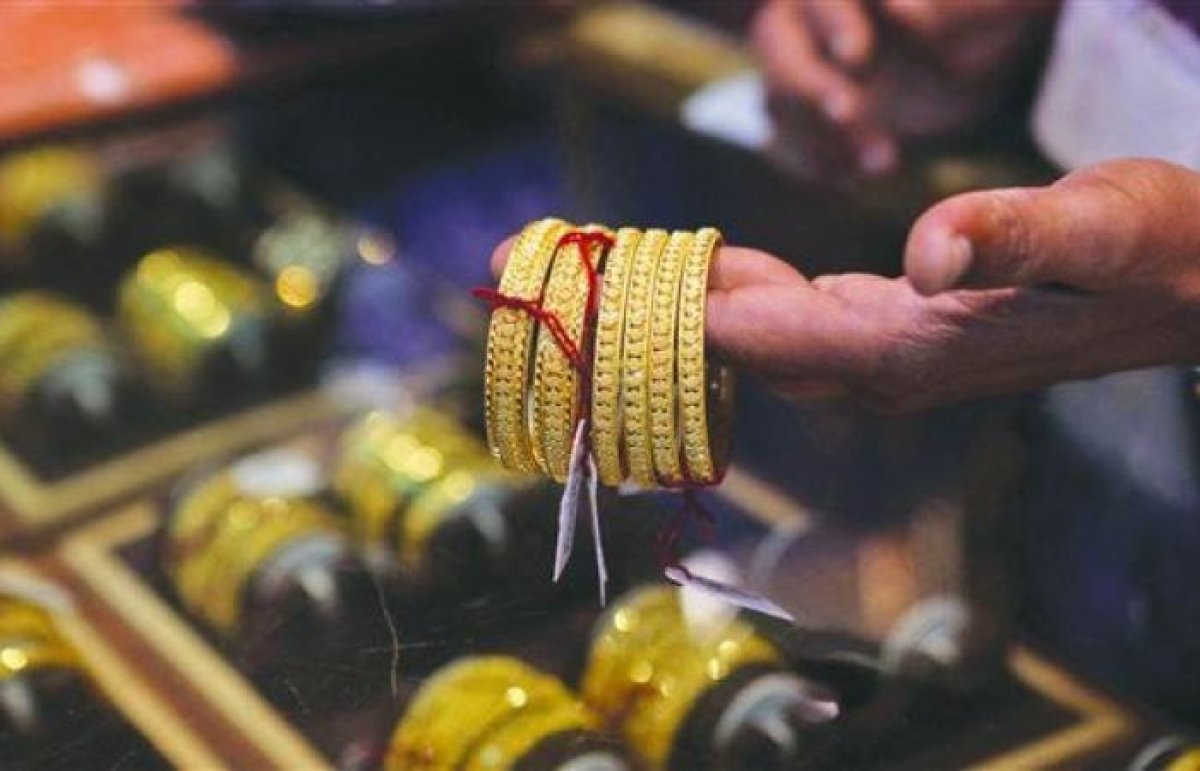 الذهب يواصل التراجع اليوم الخميس 18-5-2023