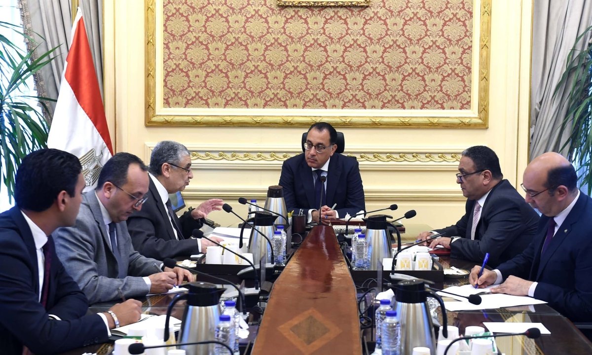 رئيس الوزراء يتابع مع وزير الكهرباء عددا من ملفات عمل الوزارة