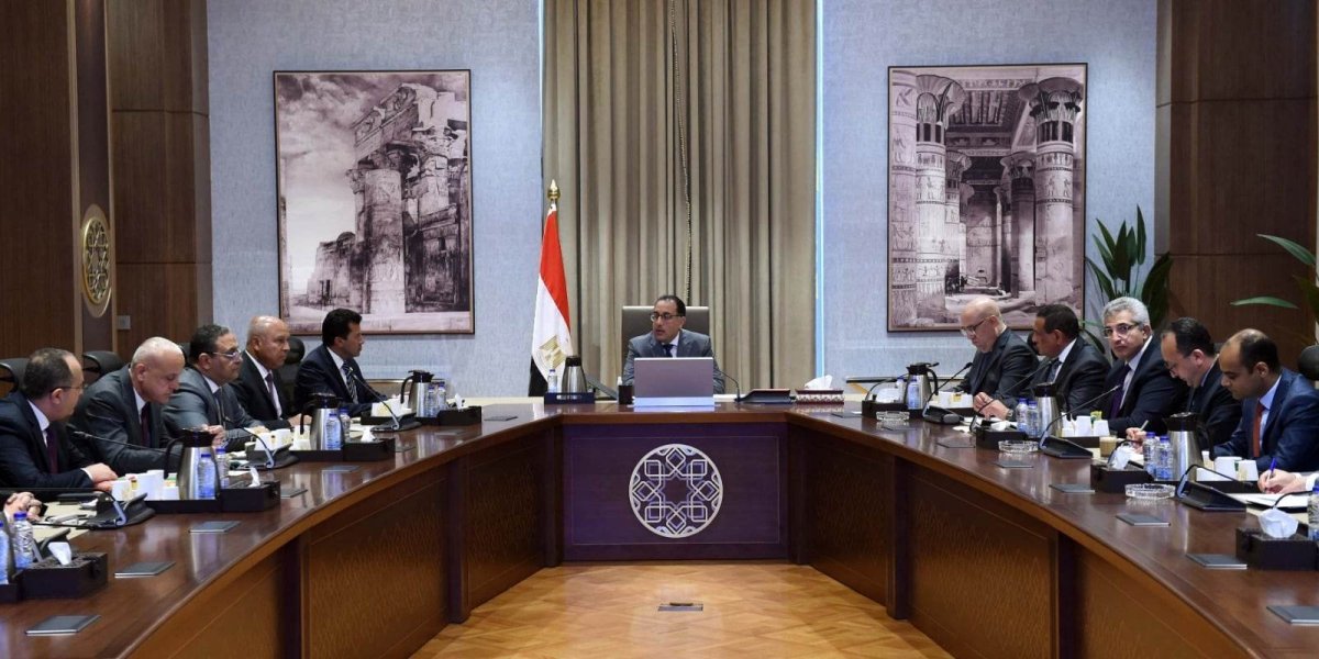 رئيس الوزراء يتابع موقف سداد مستحقات شركة "المقاولون العرب" لدى عدد من الجهات الحكومية