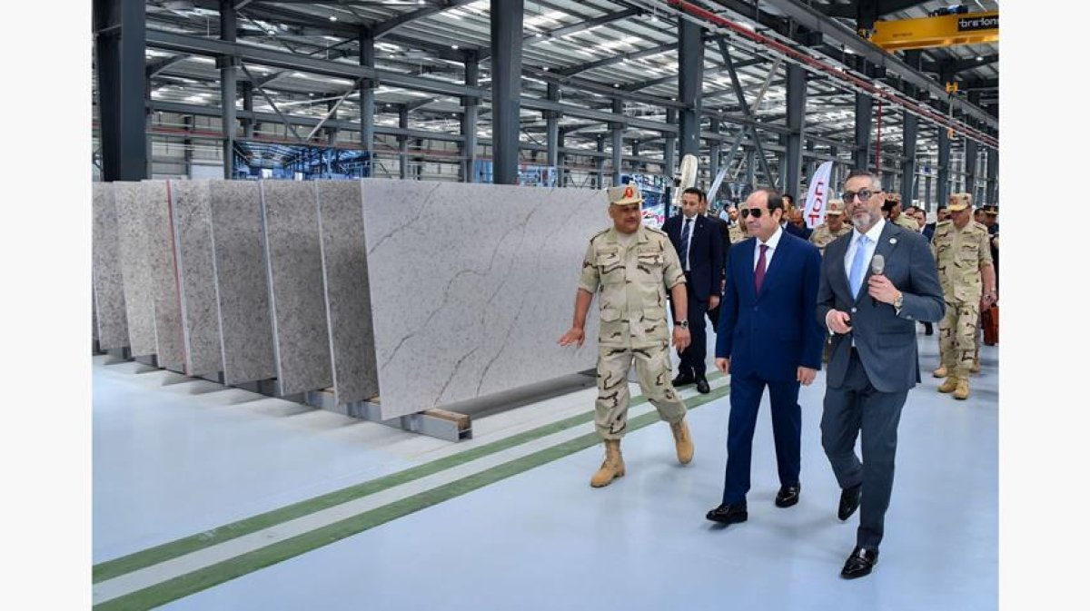 الرئيس السيسي يشهد افتتاح مجمع مصانع إنتاج الكوارتز في منطقة العين السخنة