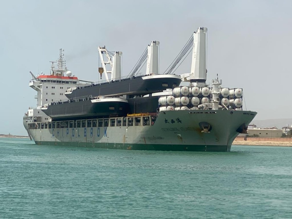 استئناف عبور سفينة البضائع  XIN HAI TONG 23 ضمن قافلة الجنوب بعد إتمام إصلاحها