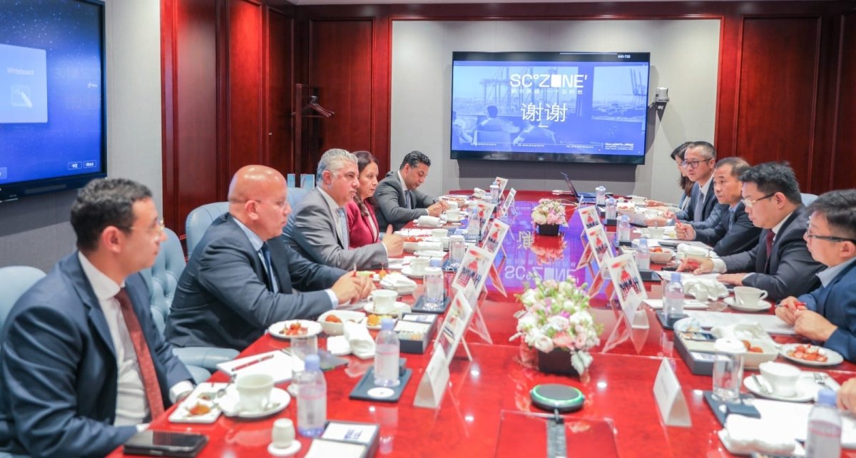 رئيس اقتصادية قناة السويس يتفقد محطة الرورو لميناء جوانزو ويلتقي ممثلي هواوي لشمال إفريقيا