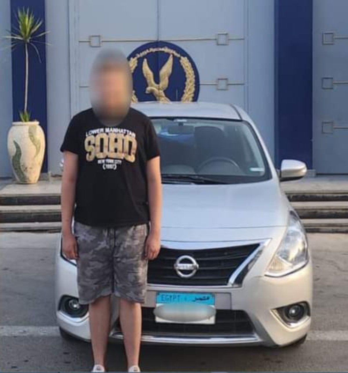 "طلع رجله من الشباك".. القبض على طالب لقيادة سيارة والدته برعونة 