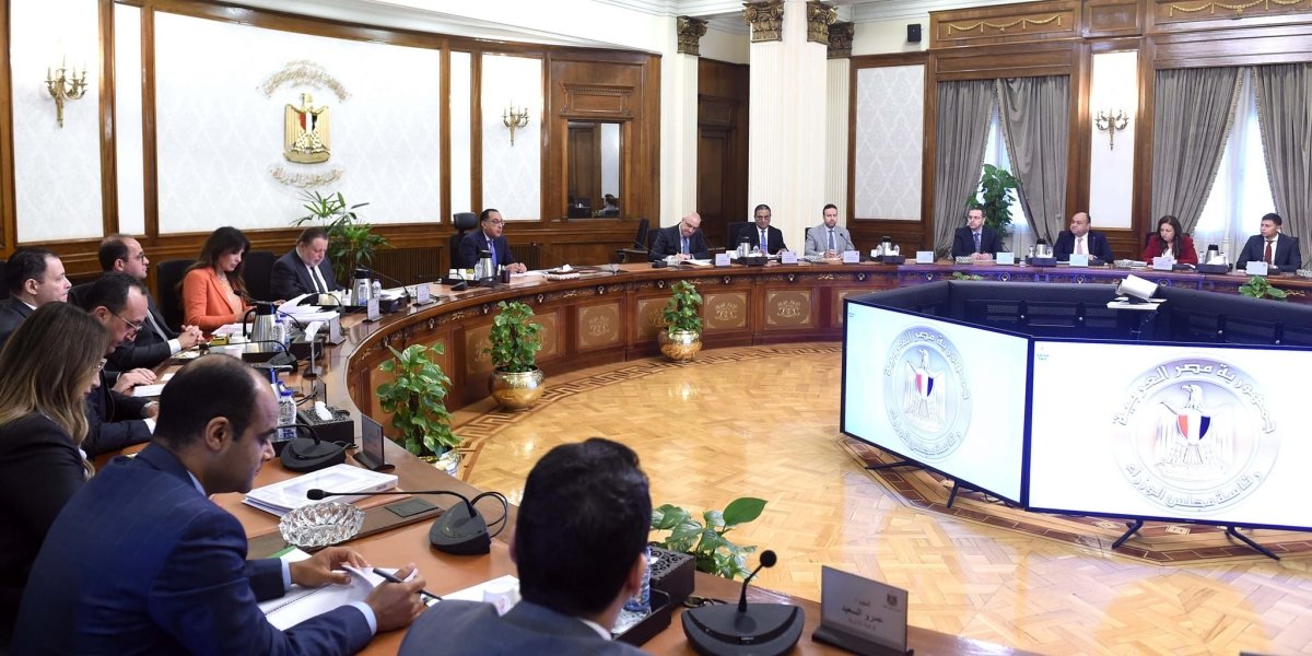 رئيس الوزراء يناقش عددا من المقترحات الخاصة بدعم نشاط تصدير العقار