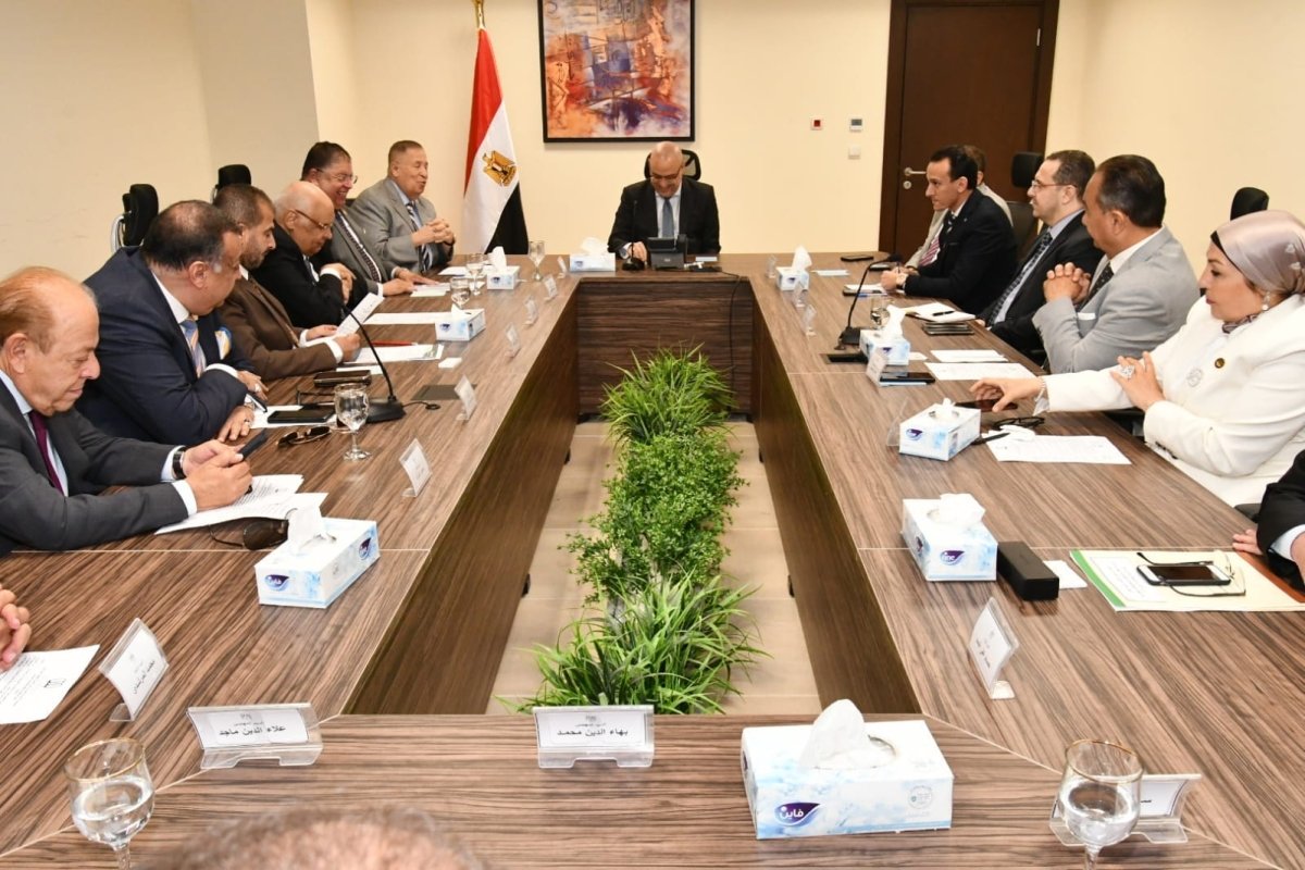 وزير الإسكان يلتقى أعضاء اتحاد المستثمرين لبحث سبل تعزيز المشروعات بمختلف أنواعها بالمدن الجديدة