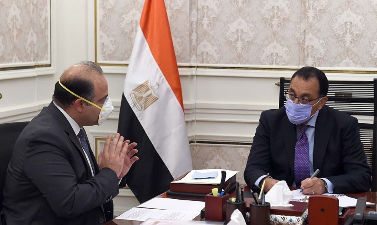 رئيس الوزراء يستعرض مع رئيس البورصة تطورات سوق الأوراق المالية المقيدة في ظل "كورونا"