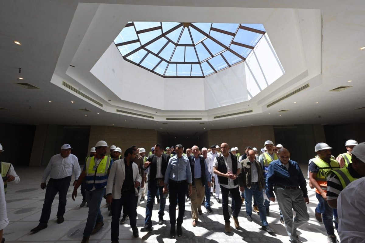 وزير الإسكان ومحافظ جنوب سيناء يتفقدان الأعمال بمنطقة الزيتونة بـ"سانت كاترين"