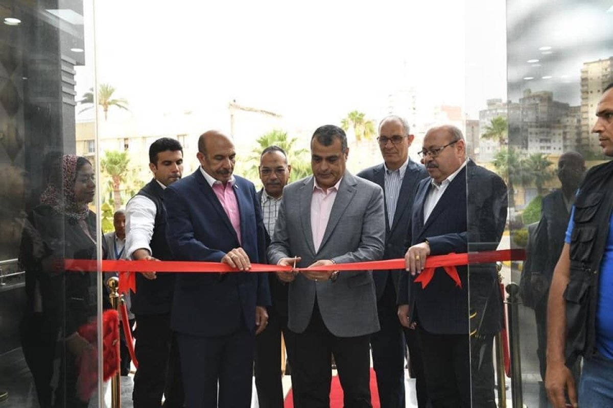 وزير الإنتاج الحربي يتفقد " شركة أبي قير للصناعات الهندسية"