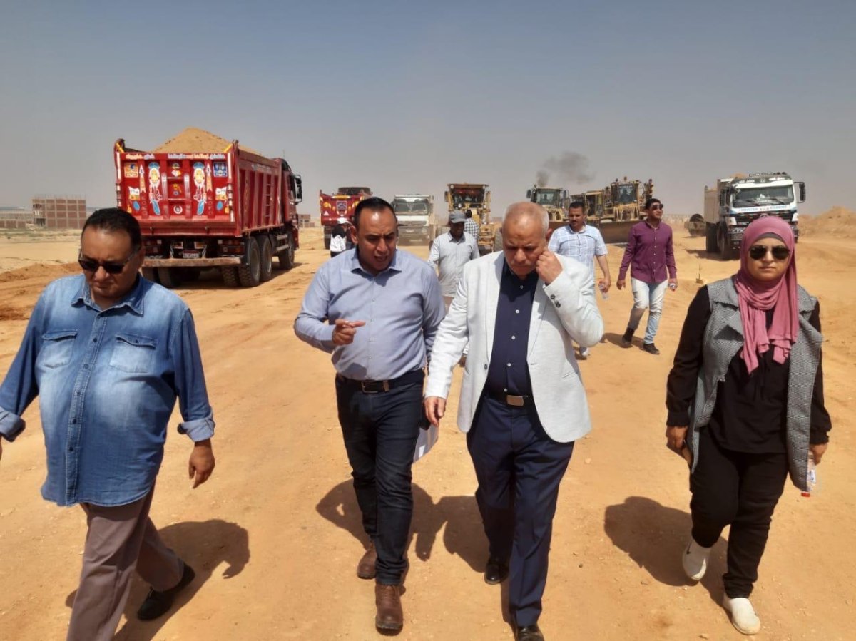 مسئولو " الإسكان " يتفقدون أعمال تمهيد الطرق بمداخل منطقة "الرابية" المضافة لمدينة الشروق