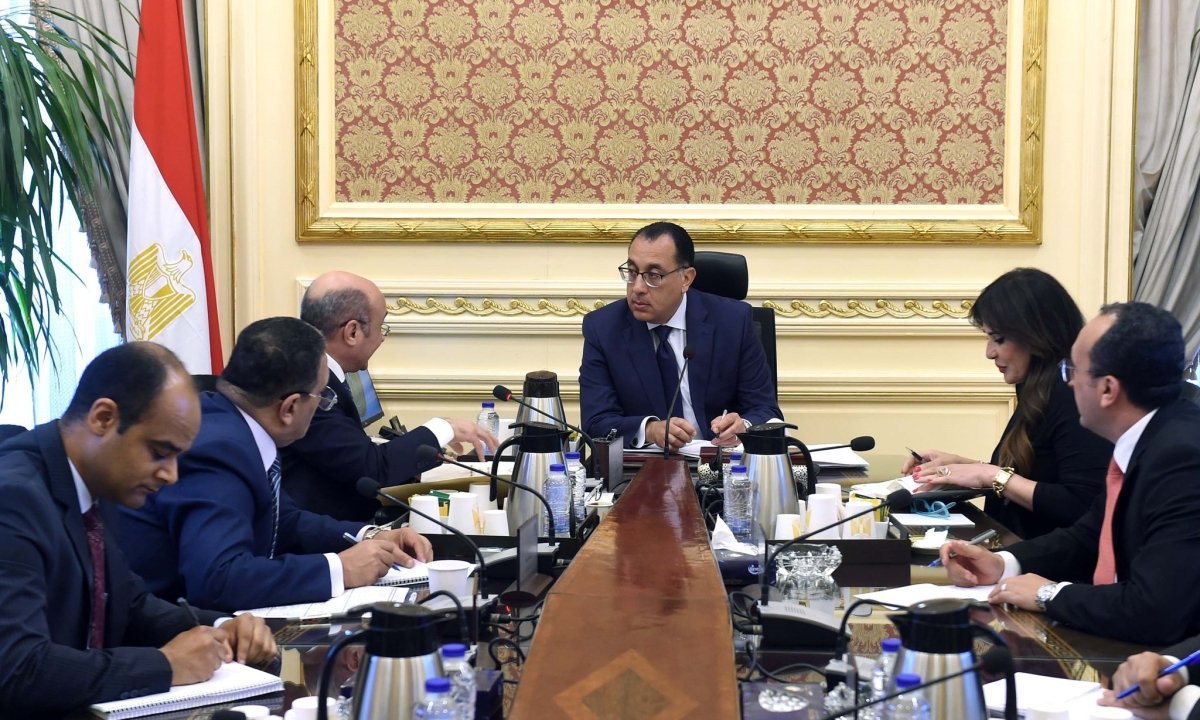 رئيس الوزراء يتابع مع وزير العدل تنفيذ قرارات "الأعلى للاستثمار"