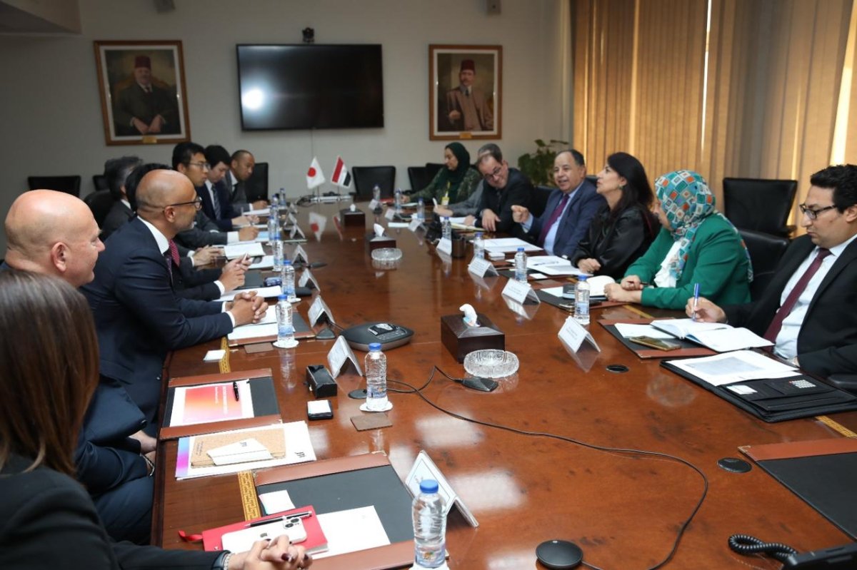 وزير المالية يستقبل نائب الرئيس التنفيذي لشركة اليابان الدولية للتبغ (JTI)