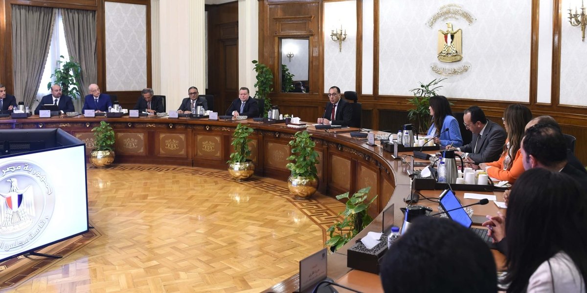 رئيس الوزراء يجتمع مع أعضاء المجلس الاستشاري الاقتصادي