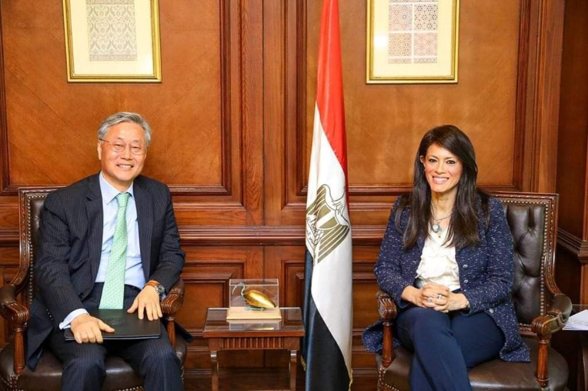 وزارة التعاون الدولي والسفارة الكورية توقعان اتفاق تمويل تنموي لتوريد 40 وحدة قطار لمترو أنفاق القاهرة الكبرى