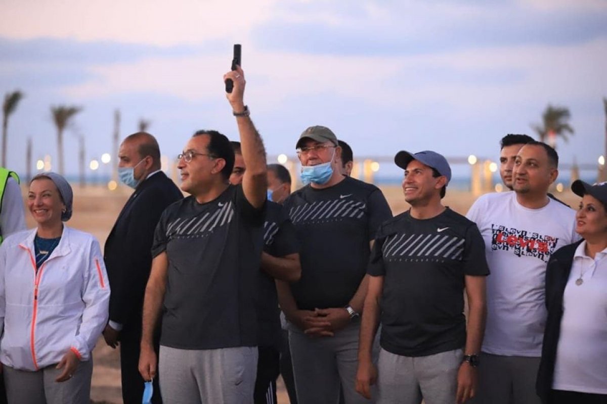 رئيس الوزراء يعطي إشارة البدء لانطلاق الفعالية الرياضية الأولى بمدينة العلمين الجديدة