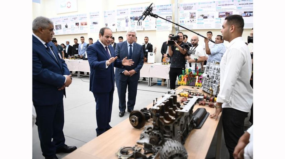 الرئيس السيسي يتفقد الجامعة التكنولوجية بمدينة برج العرب