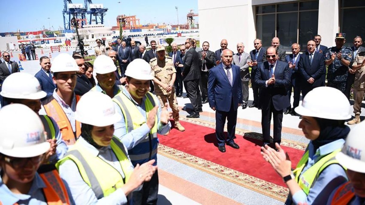 بالصور.. الرئيس السيسي يفتتح محطة تحيا مصر ويرفع علم مصر على سفينة وادي الملوك بميناء الإسكندرية