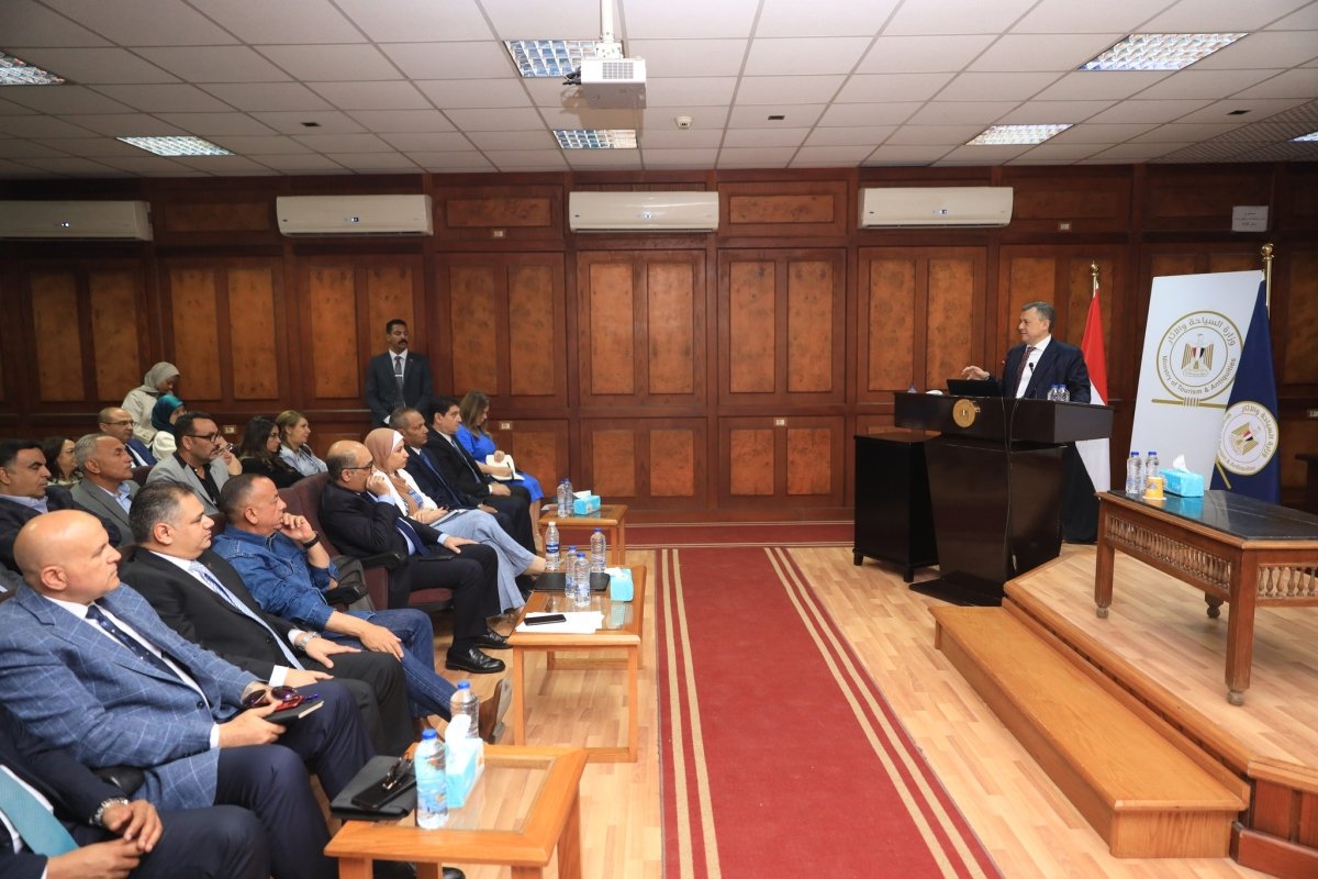 "عيسي" يعقد الملتقى الثالث للقيادات العليا والوسطى بالوزارة وهيئاتها التابعة