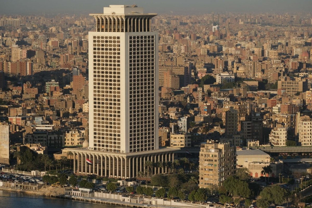 مصر ترحب بإعادة التمثيل الدبلوماسي بين قطر والإمارات